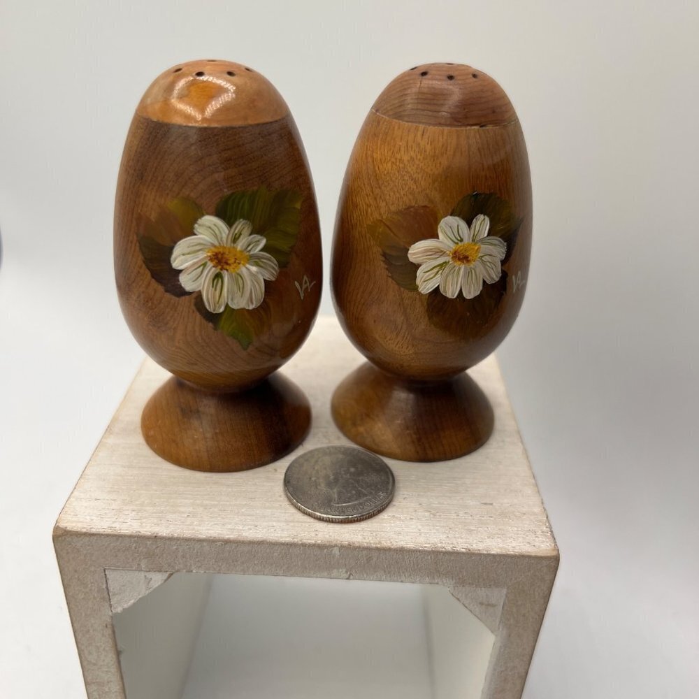 Handmade Early American Shade Hand Stained Wooden Egg Shape Salt & Pepper Jar Fo